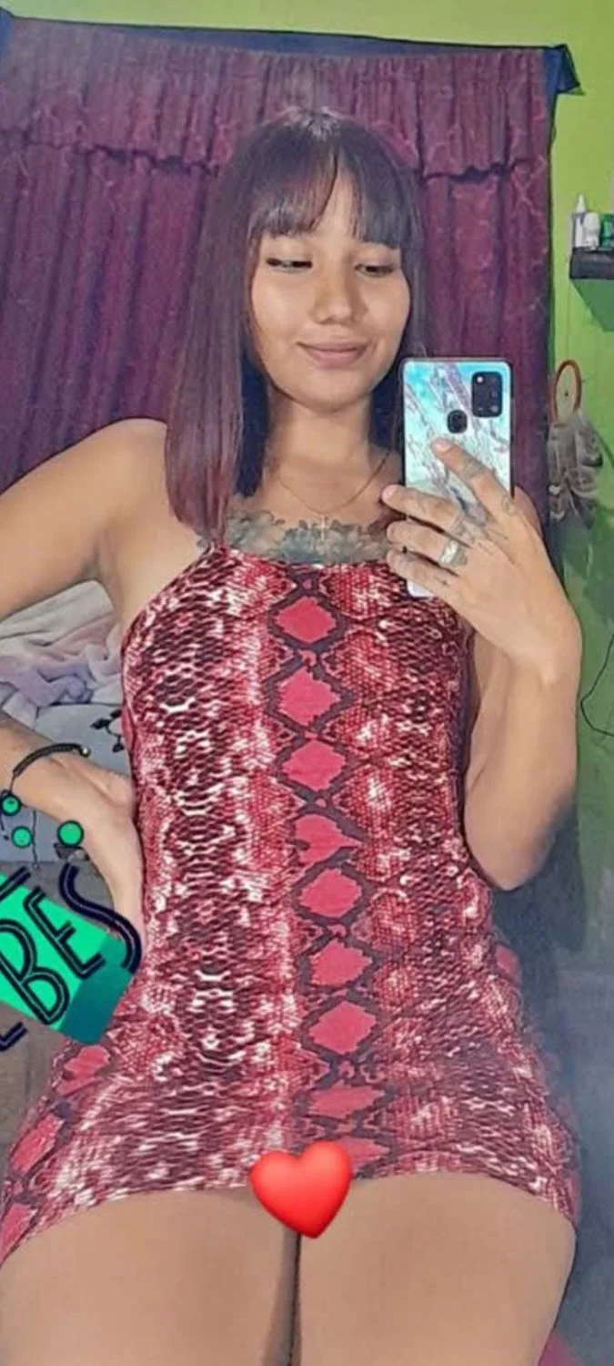 Puta Flakita de piel morena y sexy girl image 8