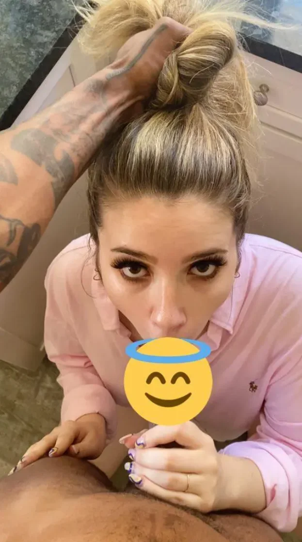 Blonde BBC Emoji main image
