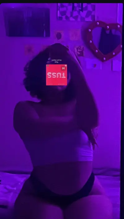 Puta necesitada de una buena verga cover image