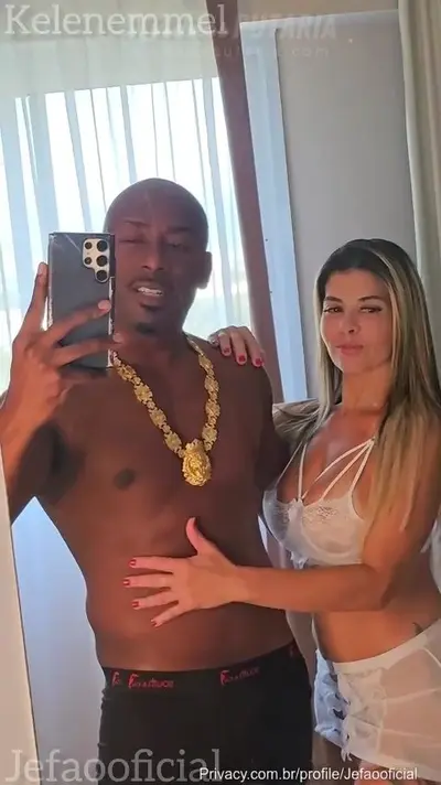 Loira coroa gostosa que gosta muito de um analzinho cover image