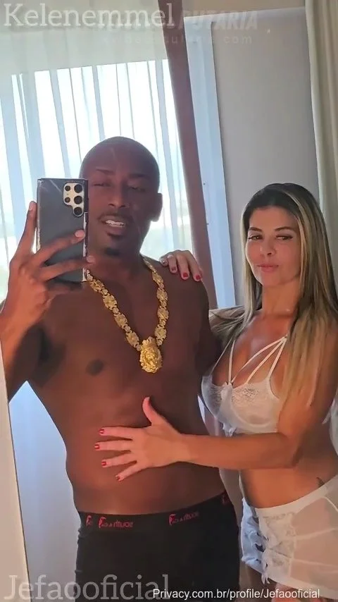 Loira coroa gostosa que gosta muito de um analzinho main image