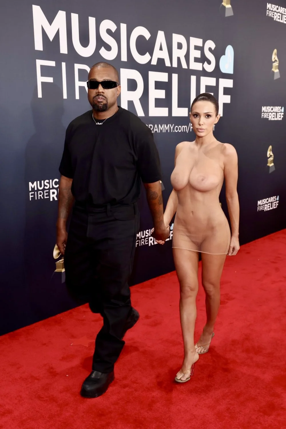 Kanye's wife Bianca censori at the red carpet image 3