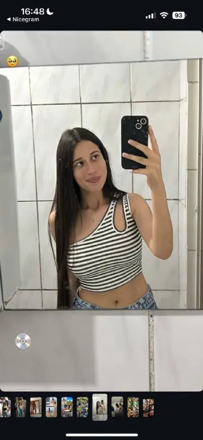 Novinha delicia caiu na net se masturbando cover image
