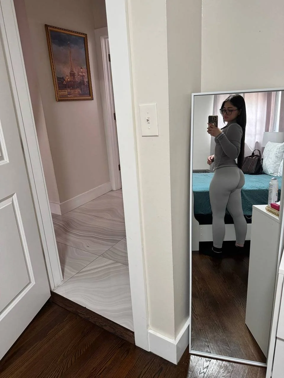 Anyone willing to do a cum tribute to her?? main image