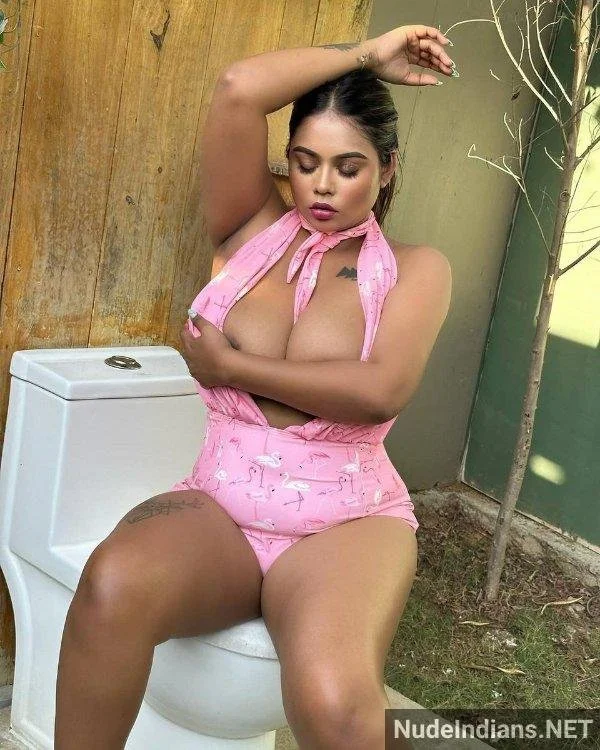 Indian girl show her boobs image 10