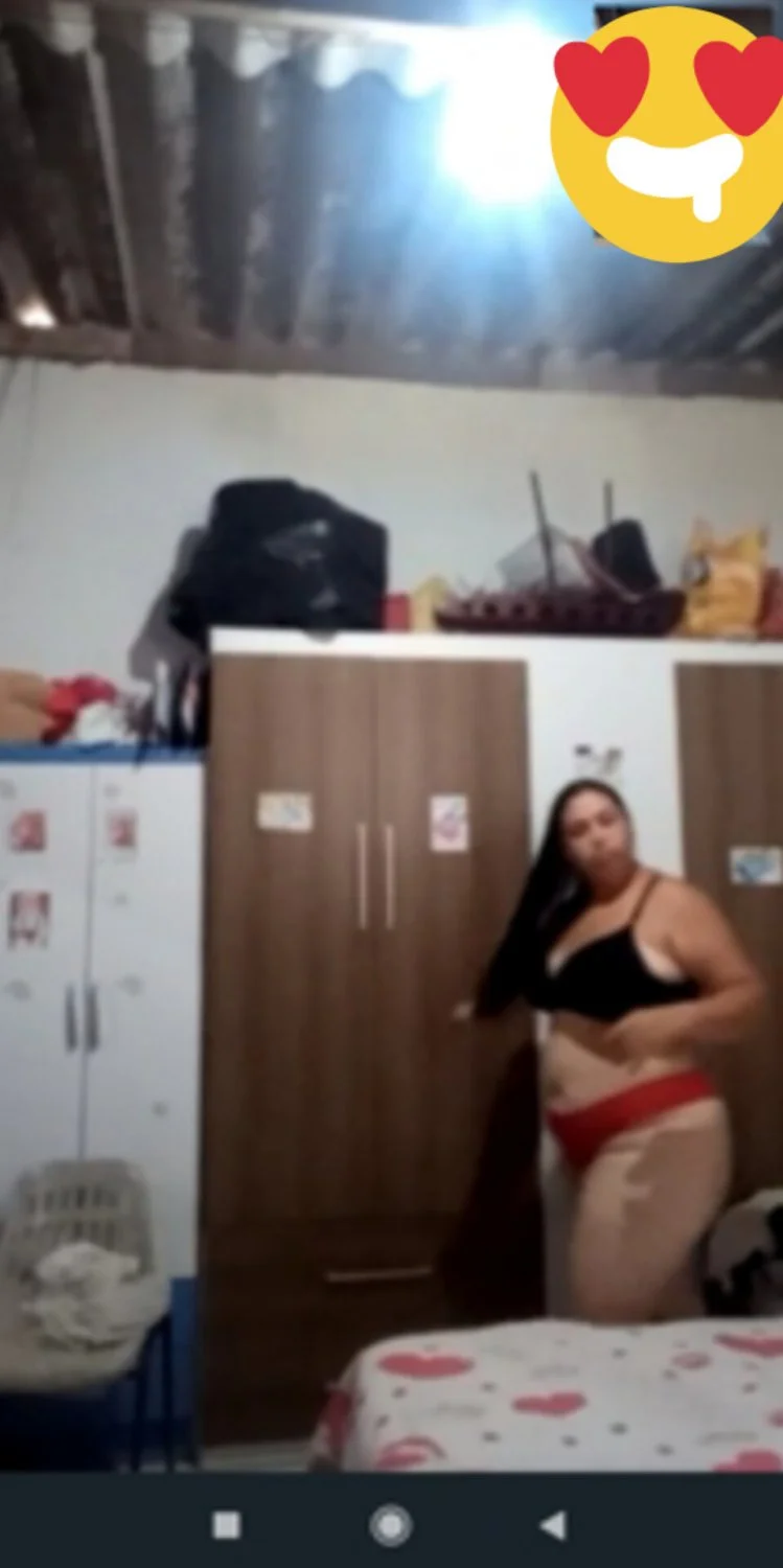 Chamada de vídeo com a minha amante gordinha gostosa image 12