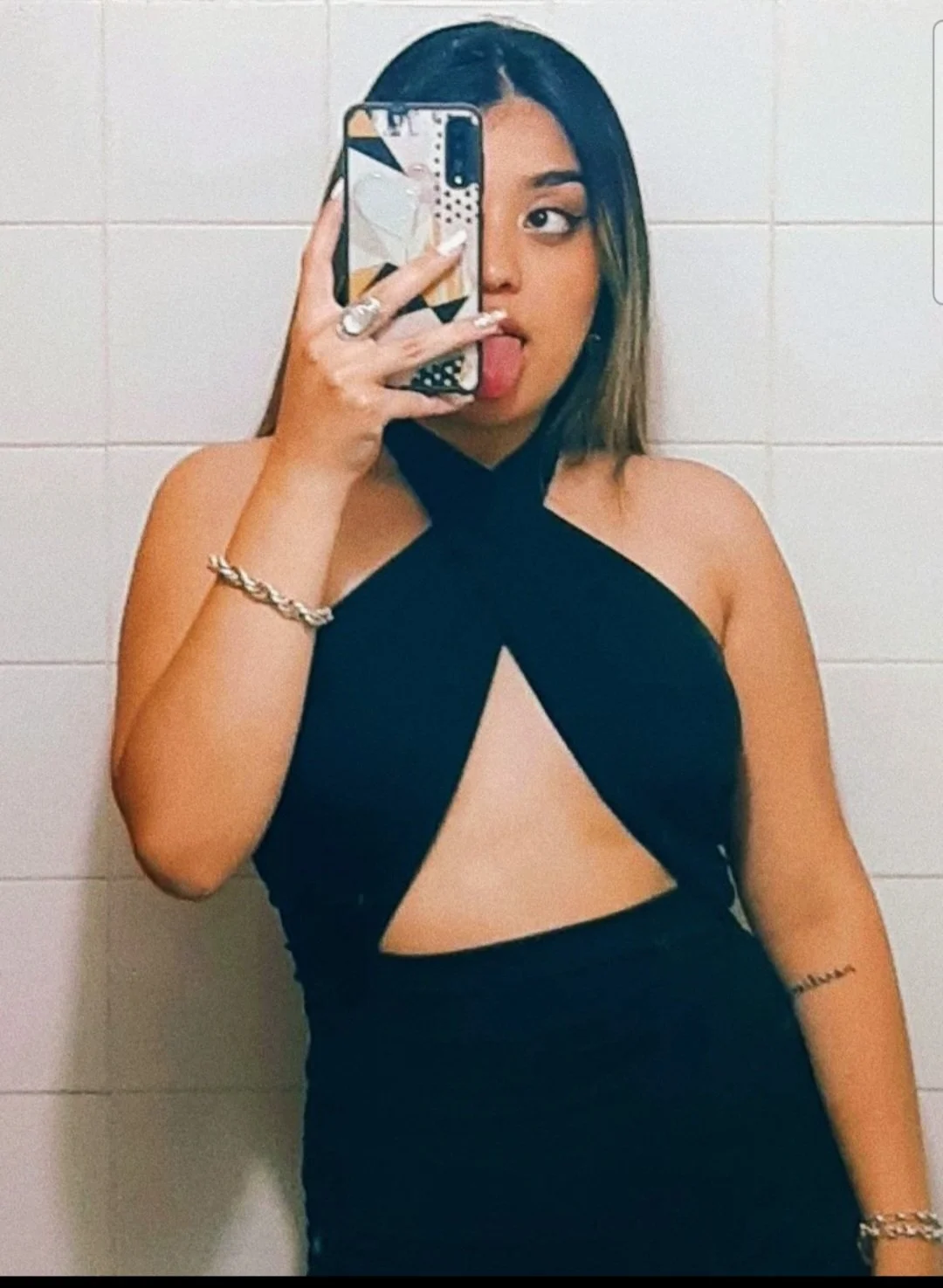 Valen tina gosta de exibir image 3