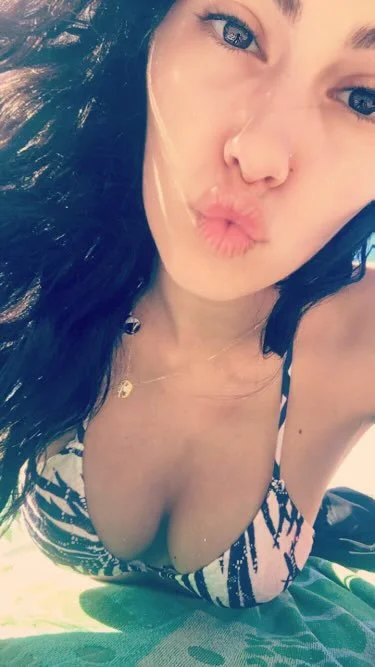 Guy wants to show sexy wife main image