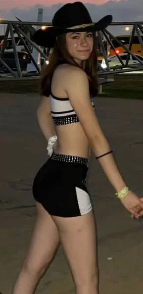 Más del novio cornudito que me entrego a la puta de su novia (2) image 42