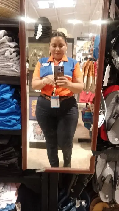 Tremendo culote de señora poblana de la tienda de netto cover image