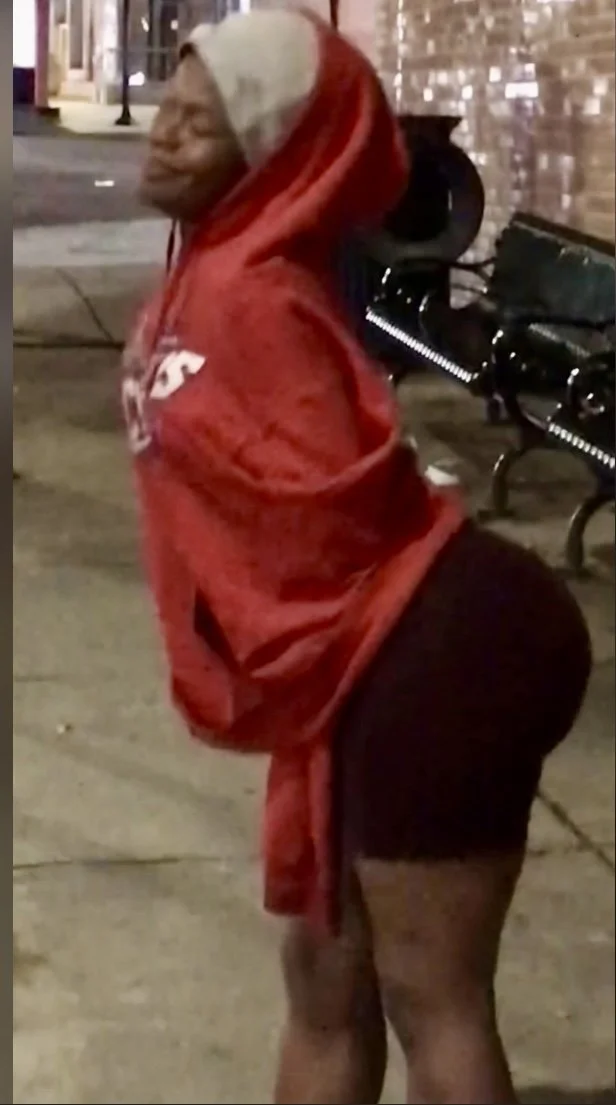 Young homeless crackhead w 🔥Shape gets ass pounded image 2