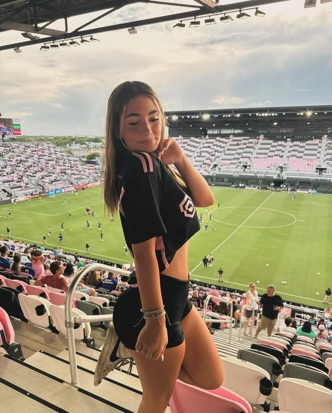 Kayla - fit baddie Tinder slut 18 years old image 3