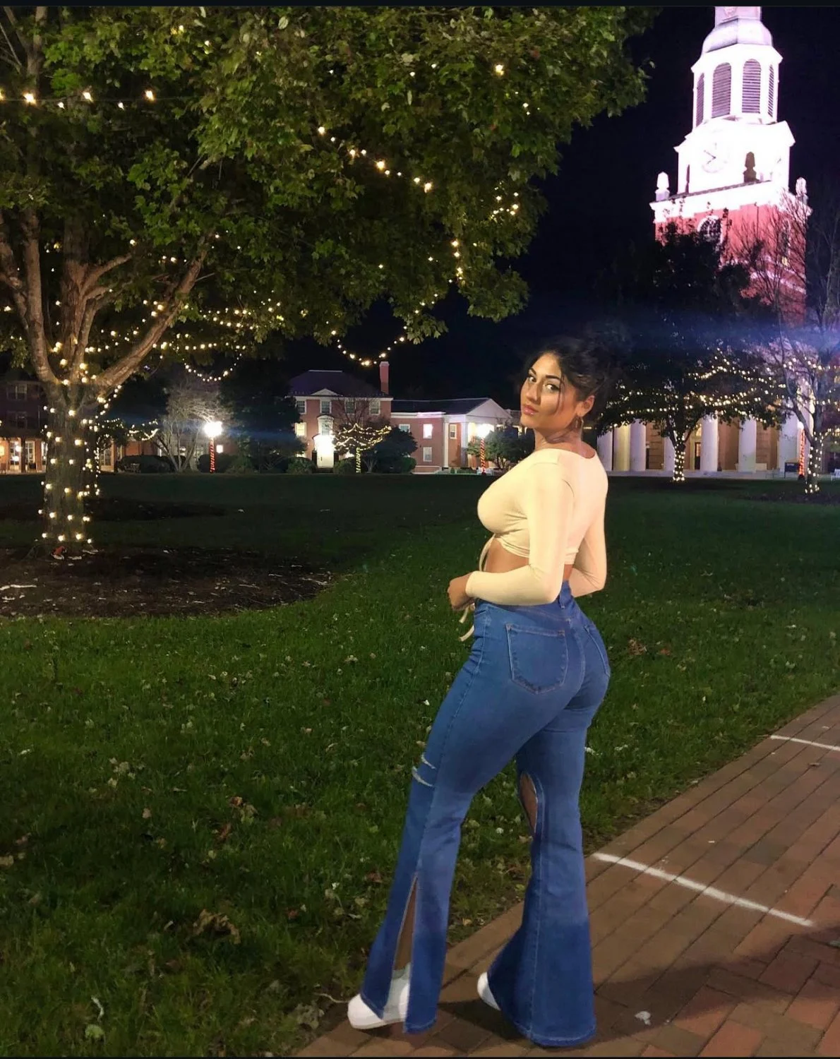 hollywood latina isa…kurus image 9
