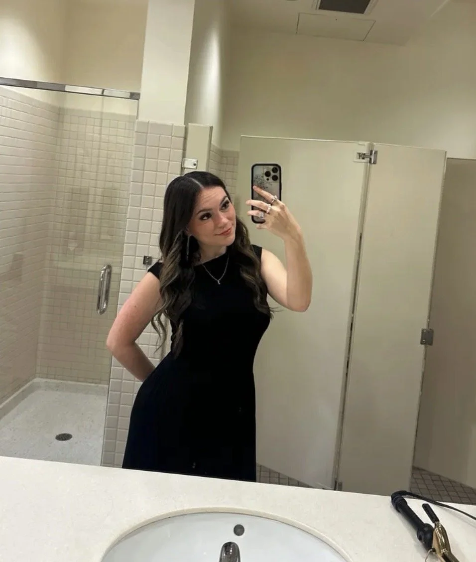 Thick snow bunny needs a good pounding and cum all over her face image 3
