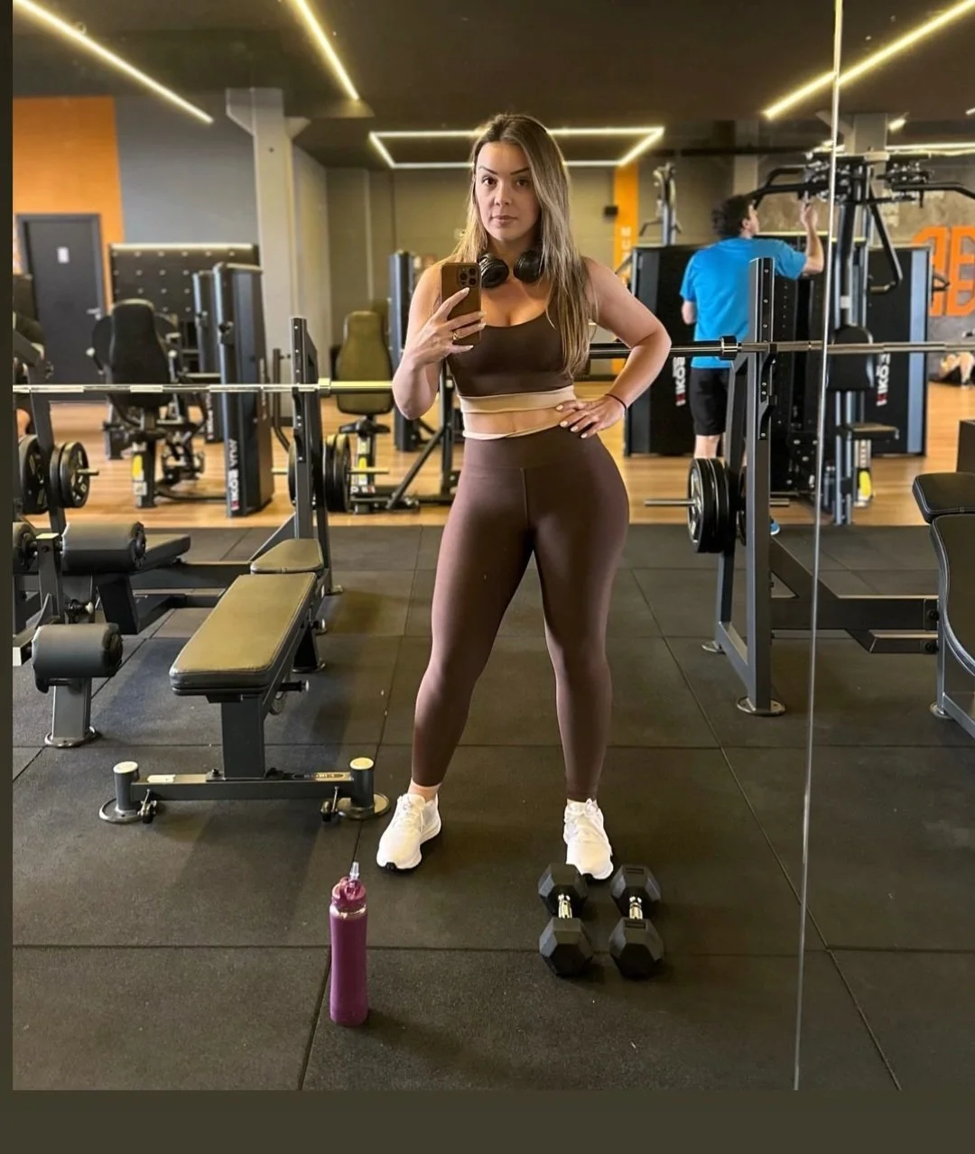 Dentro? Sim ou não? Loira Casada da academia. image 5