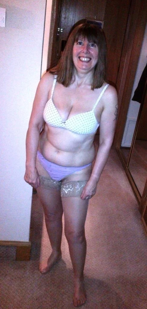 Anne uk horny gilf main image