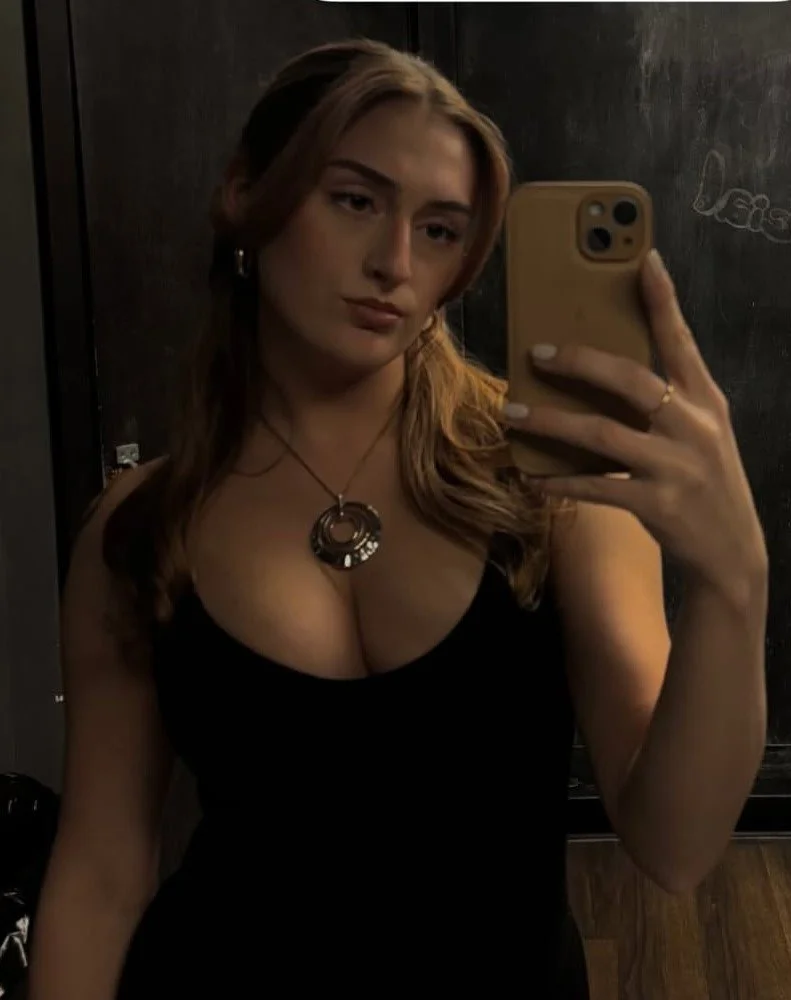 Cute Ohio Influencer Bartender main image