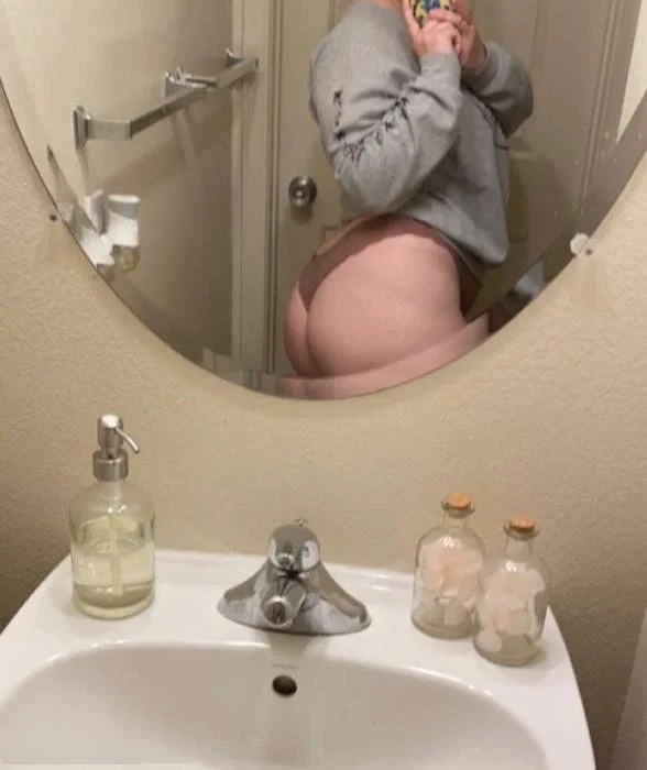 Joy, a 27 yo webslut from Arizona with big tits, comment on the slut main image