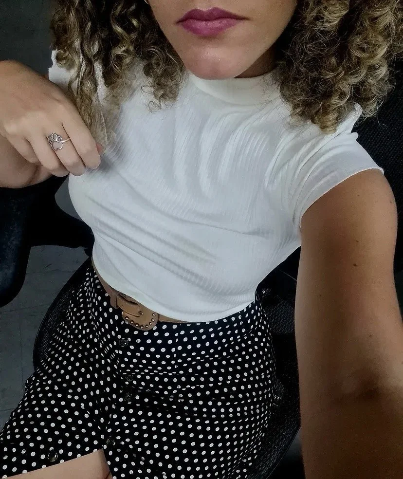 Cacheada gostosa rabuda caiu na net. puta safada foi vazada pelo corno! image 2