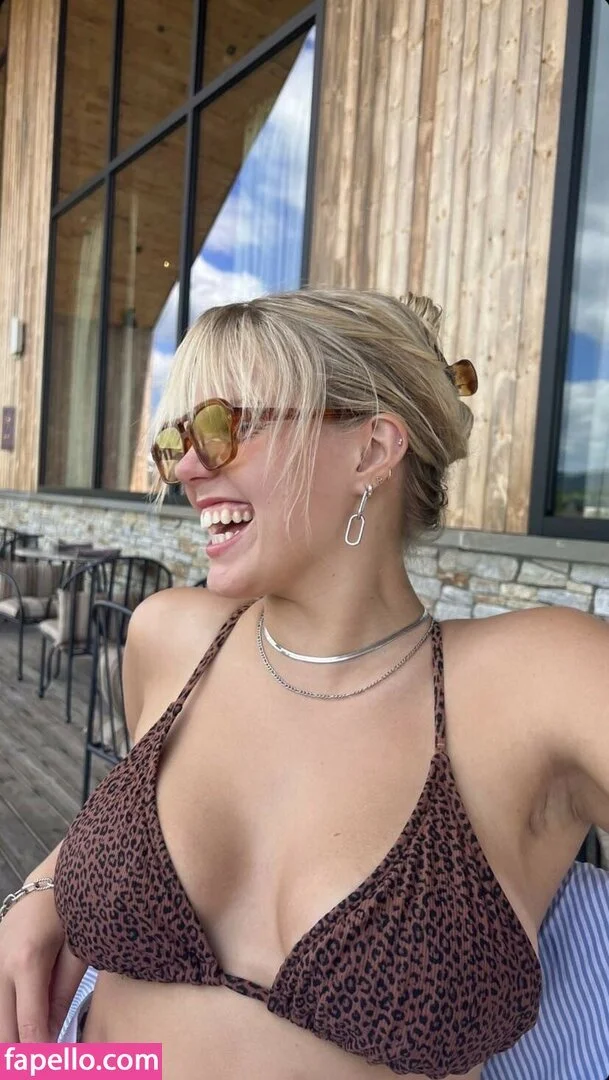 Renee rapp Turns me crazy hot as fuck image 13
