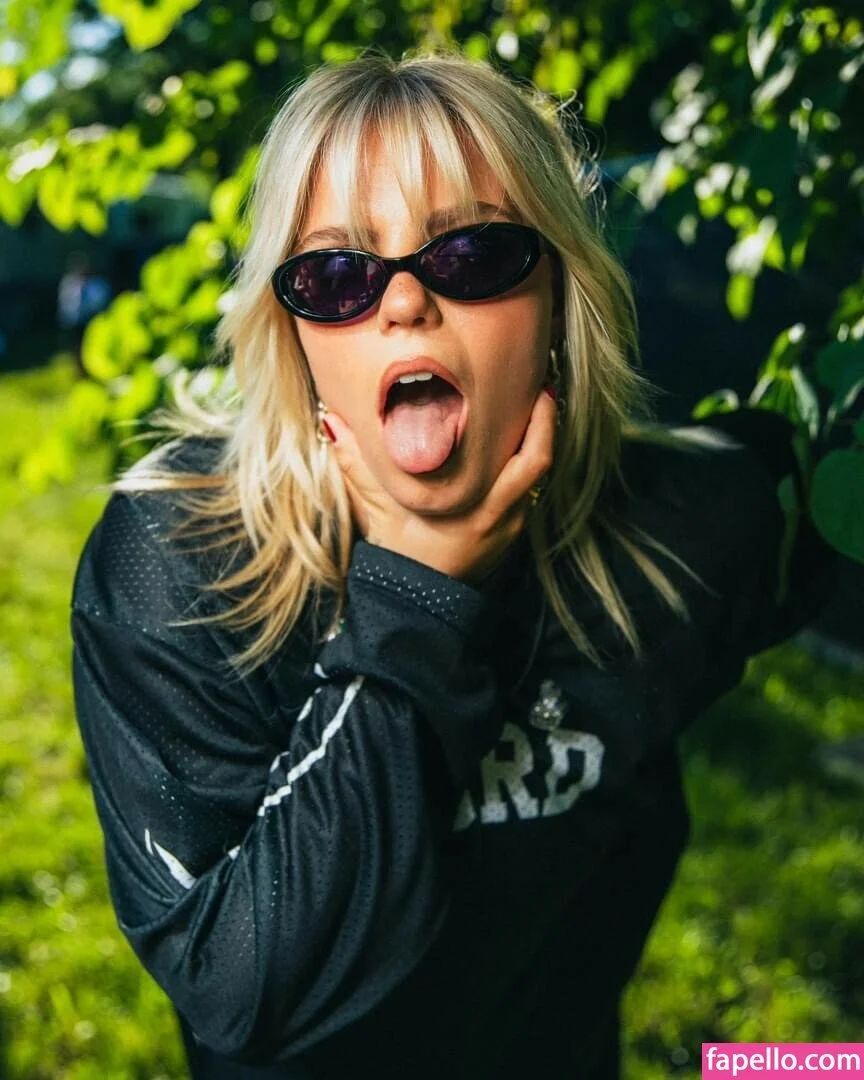 Renee rapp Turns me crazy hot as fuck image 15