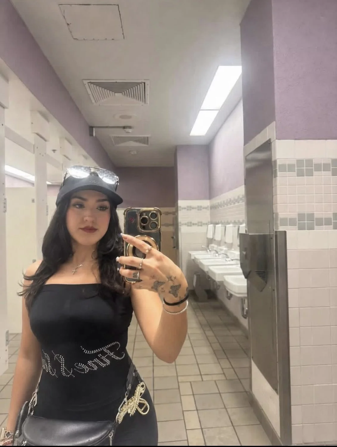 Sexy Latina p7 image 1