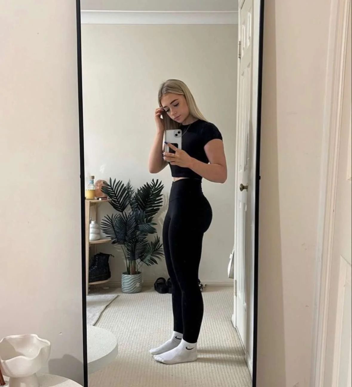 Ella 18 main image