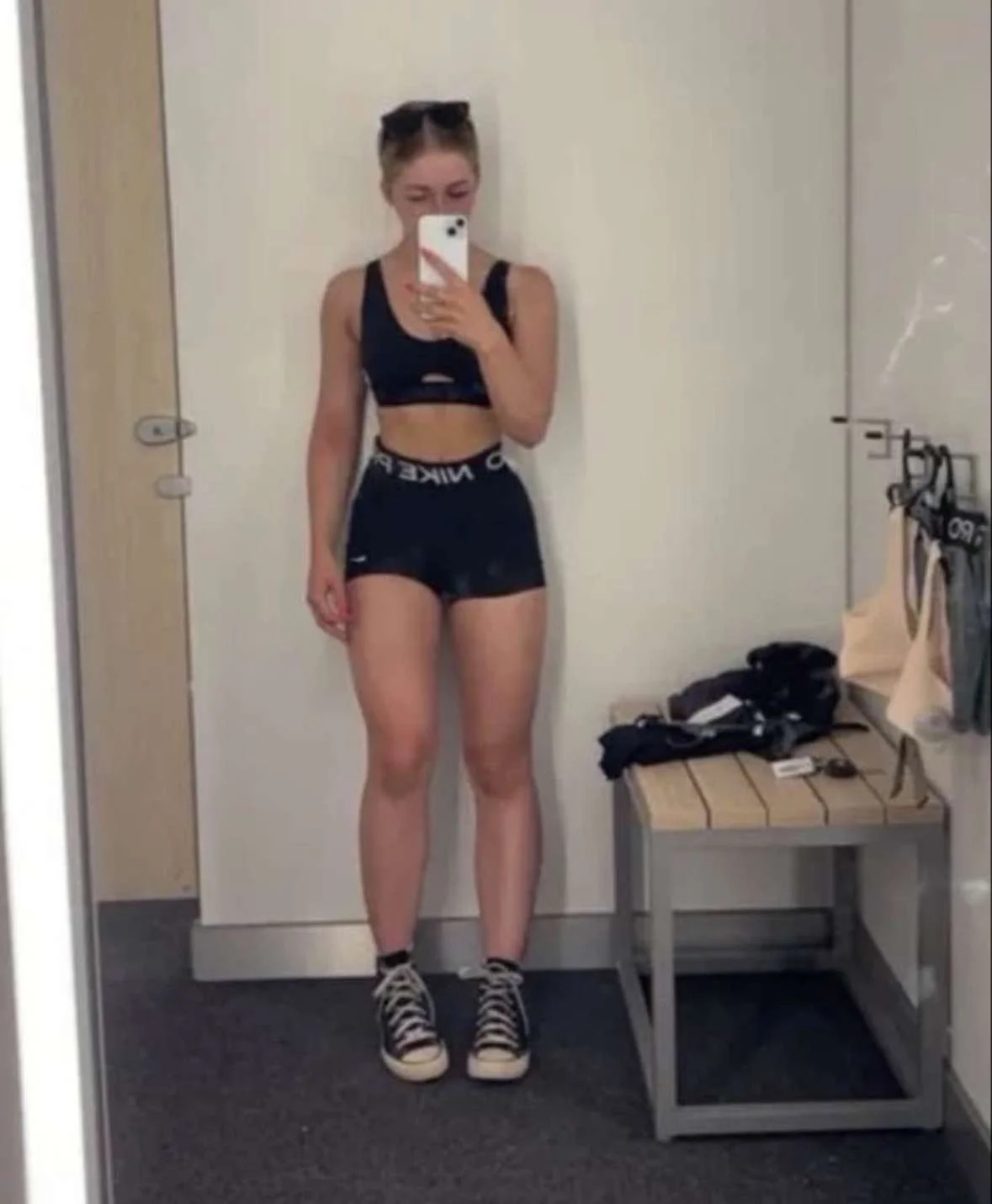Ella 18 image 9