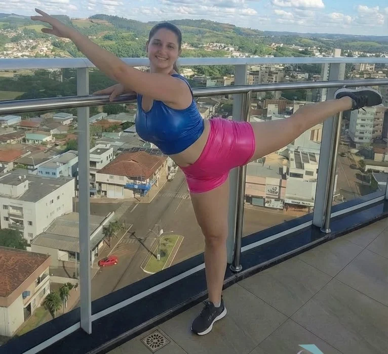 Bailarina gostosa adora provocar com movimentos vulgares de balé. AI - IA - PMV image 26