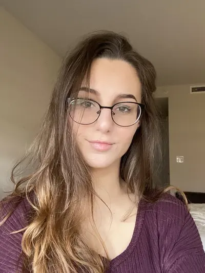 College cute girl Sells Her Nudes To Pay Tuition :) Add me on kik : TinaaaaSK420 cover image