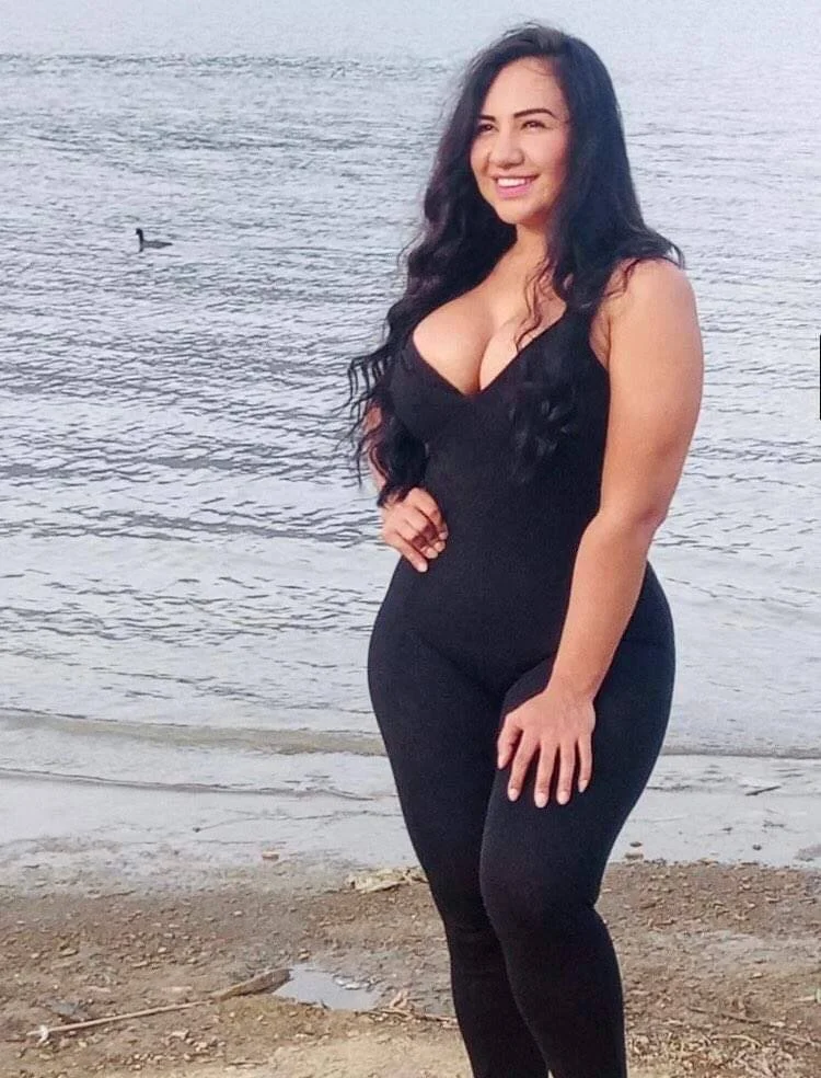 Cornudo entrega a la puta culona y tetona de su mujer, tremenda perra para darle semen. image 11