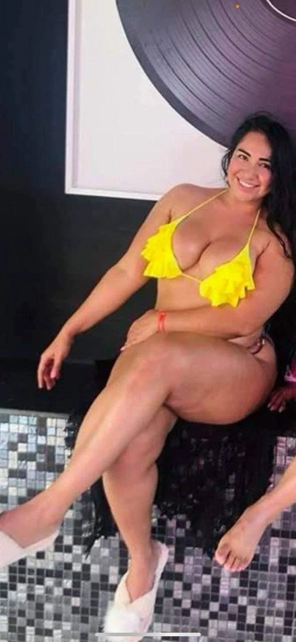 Cornudo entrega a la puta culona y tetona de su mujer, tremenda perra para darle semen. image 5