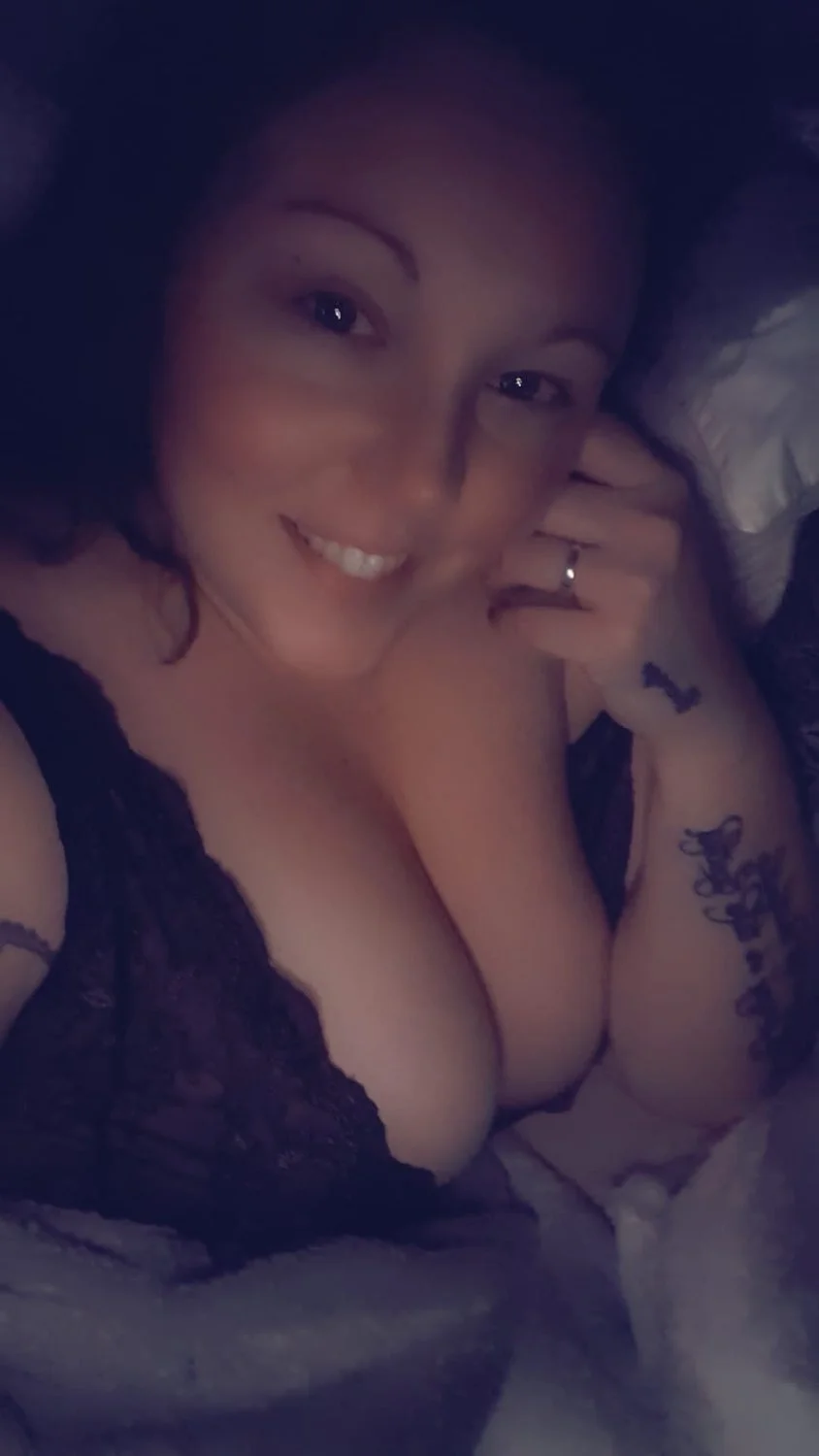 Few girls I wanna fuck image 3