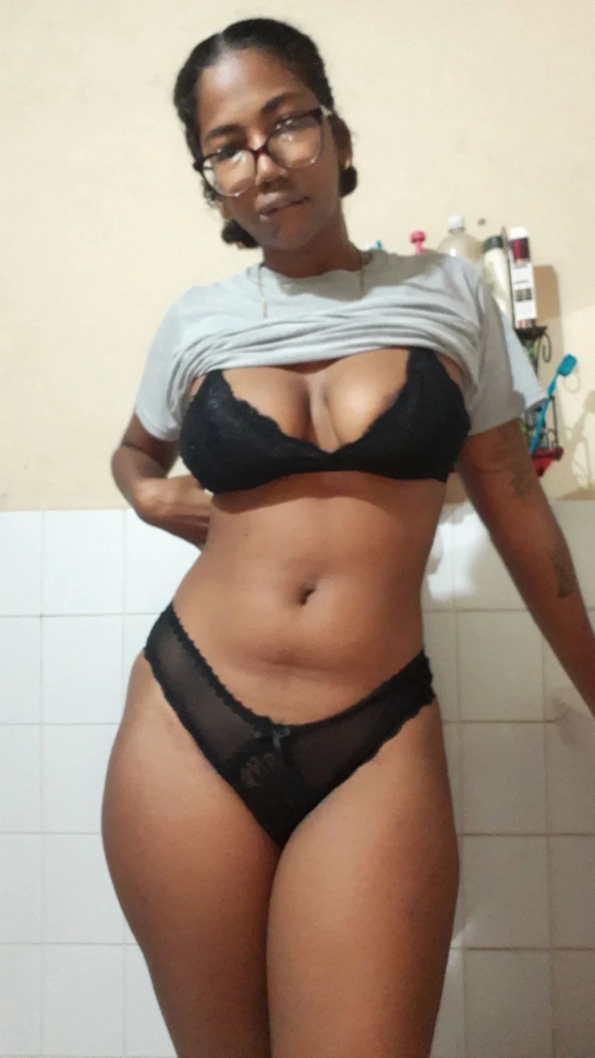 Wonder if she drop vids often image 2
