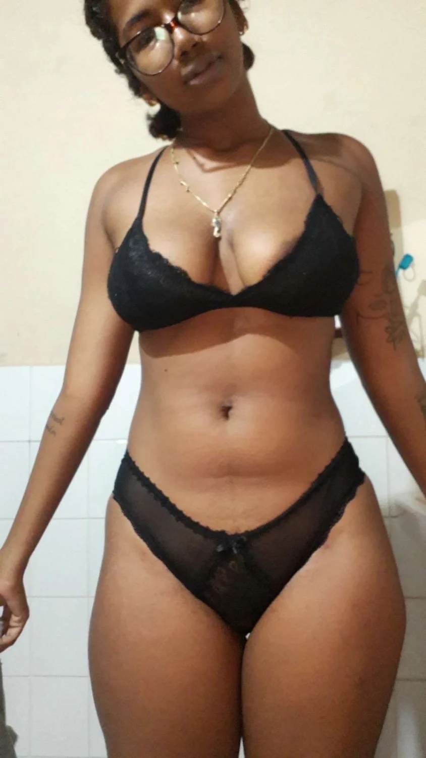 Wonder if she drop vids often image 8