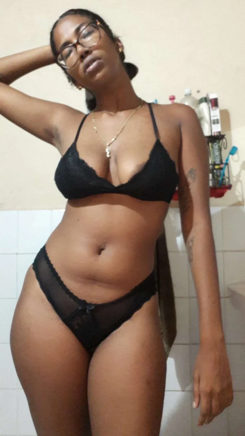 Wonder if she drop vids often image 9
