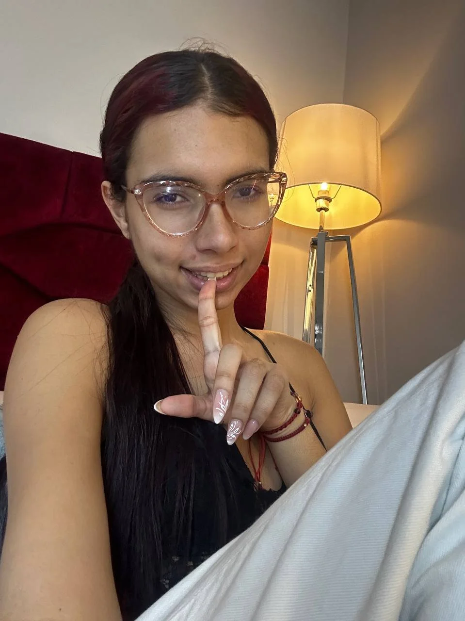 Here I am...ready to make your head spin!!🔥🔥50% off in my onlyfans https://onlyfans.com/sara_saez main image