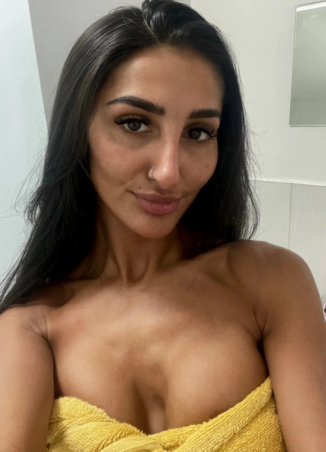 I need a thick hot load on my slutty face main image