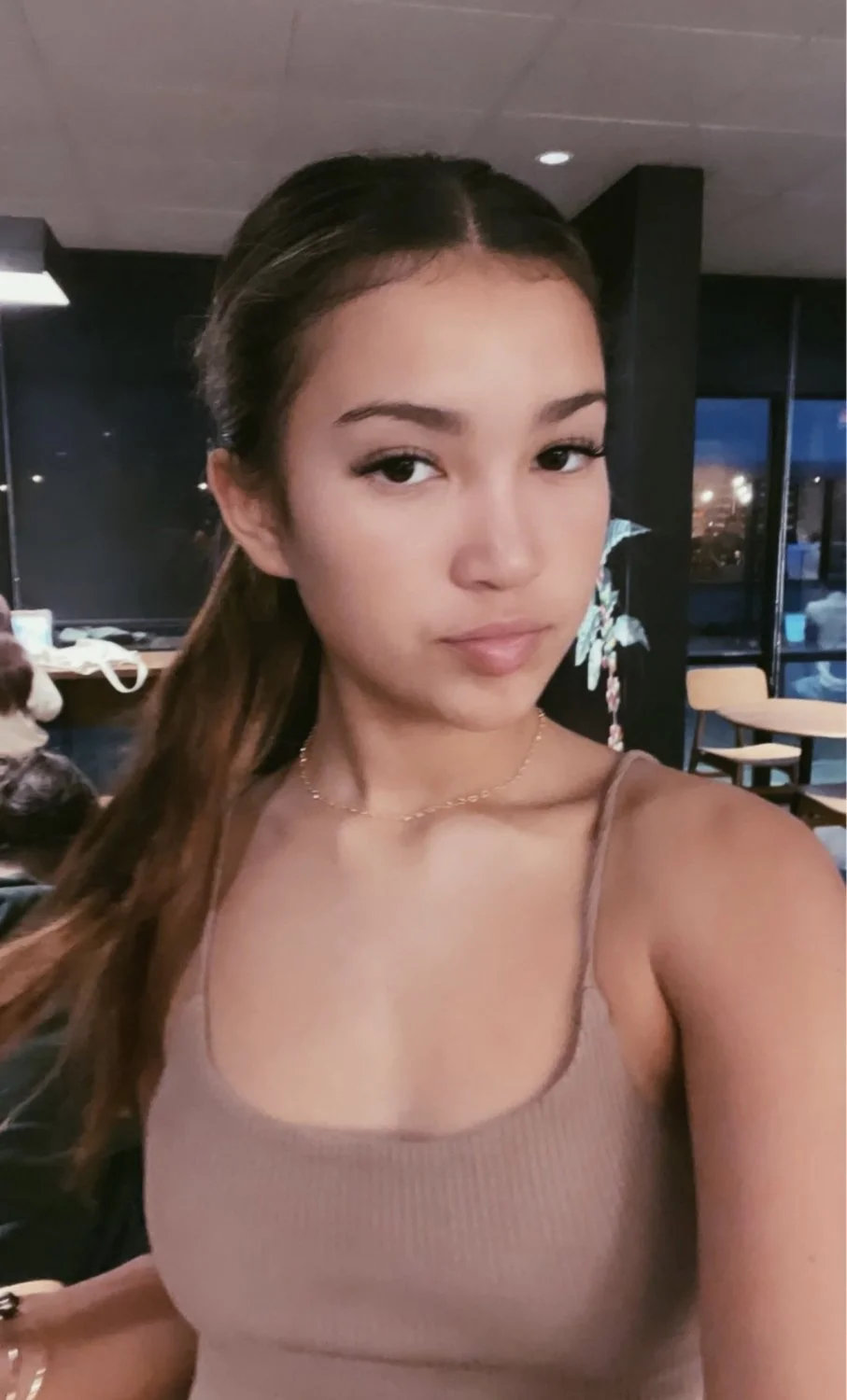 Hawaiian 2: Sexy Skinny Hawaiian Girl main image