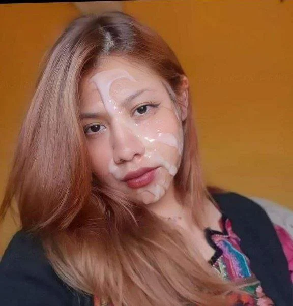 Tiene una cara de puta como para tirarle todo el semen encima image 3