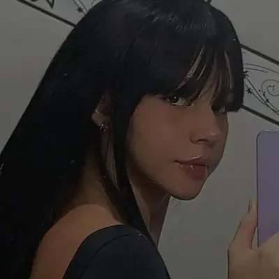 Novinha perva vazou se masturbando pro namorado! putinha foi vazada siriricando pra macho cover image