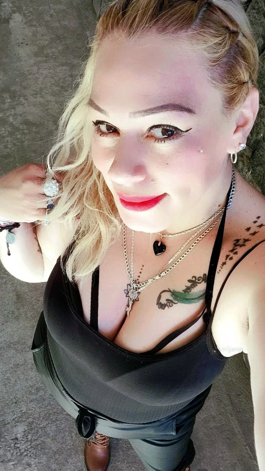 Poli mylf mexicana...sabrosa putita image 2