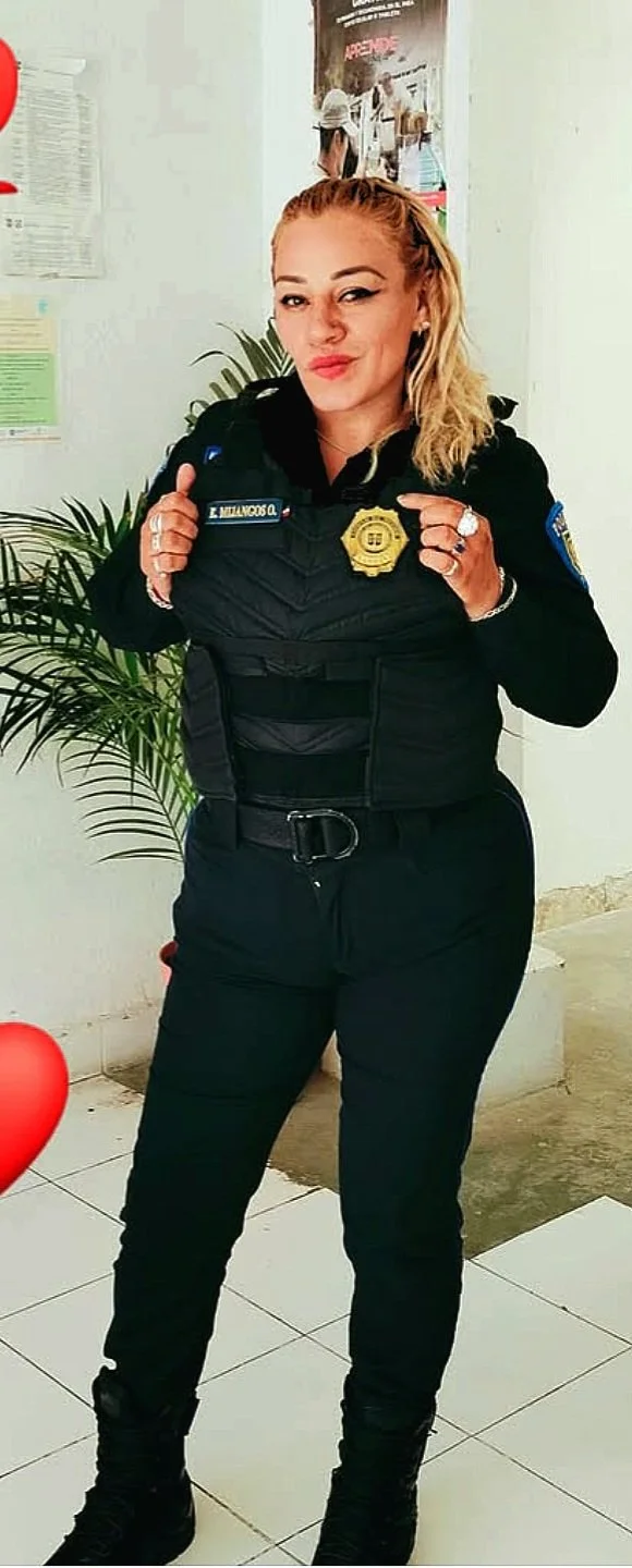 Poli mylf mexicana...sabrosa putita image 7