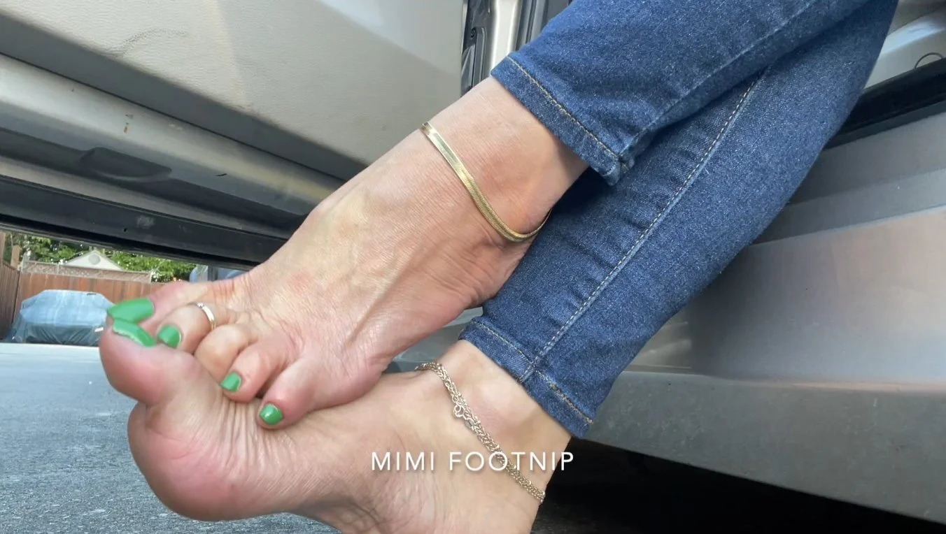 Mimi teasing her feet. One of the best creators in the game image 5