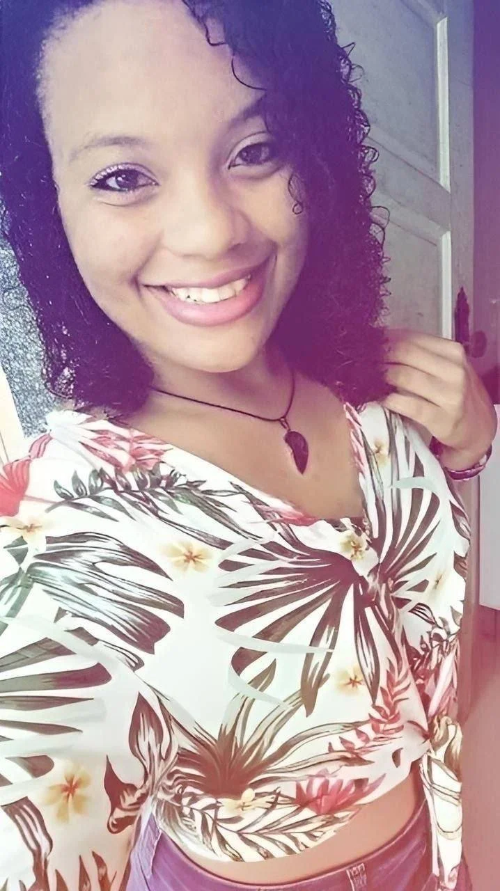Suzy Vadia Morena Exibindo o Cuzinho e a Bct image 18
