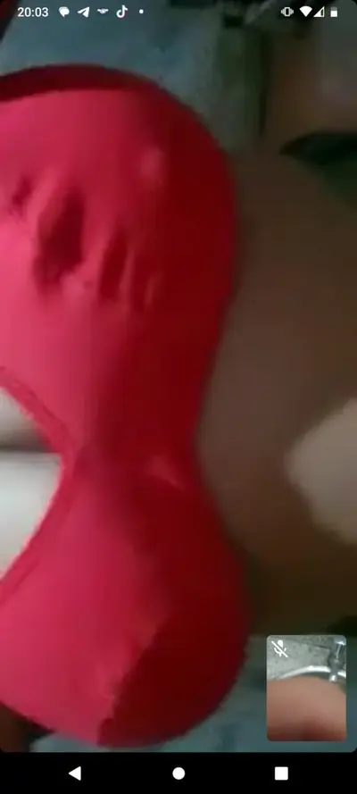 Mi puta tetona caliente disfrutando de mi paja en video llamada cover image