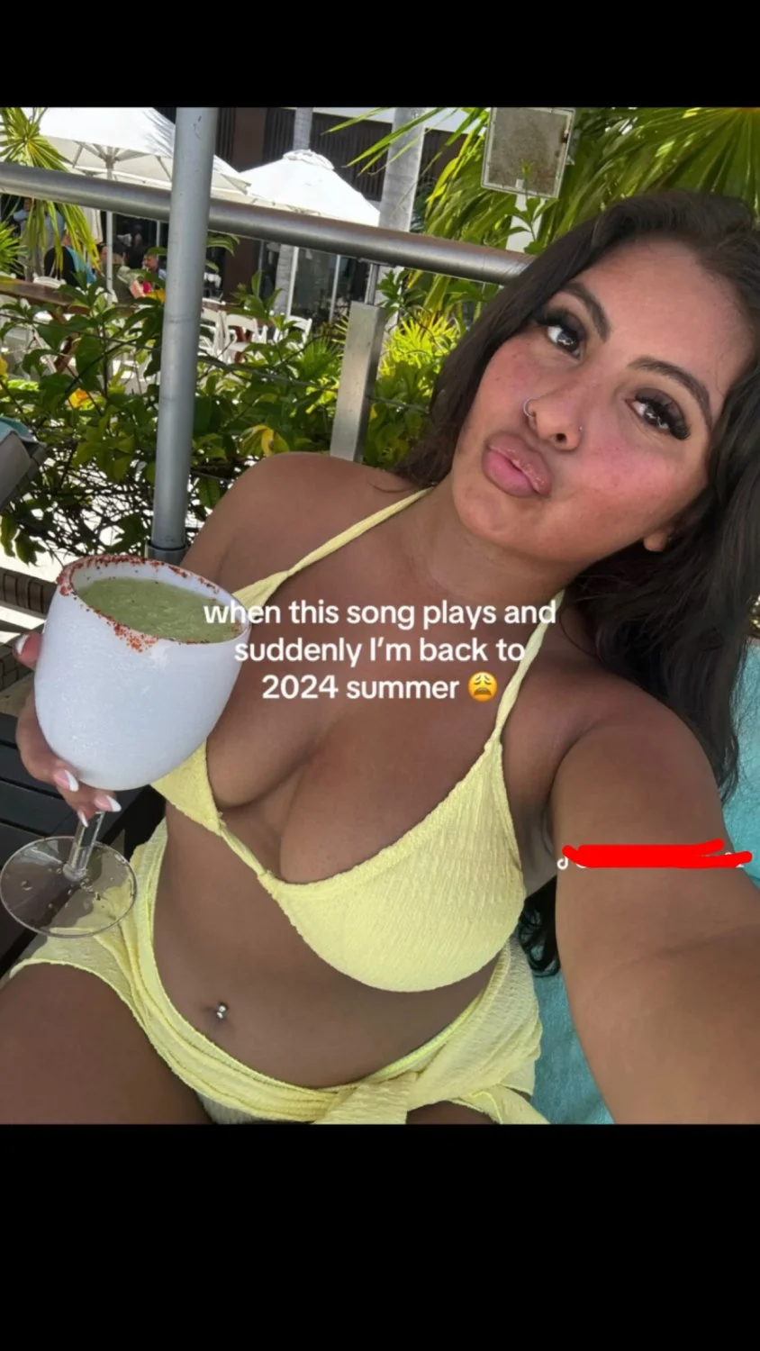 Sexy Latina image 3