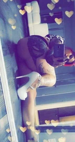 Red hair Texas latina escort image 6