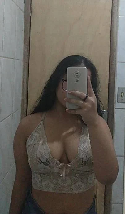 Novinha foi vazada mandando nudes pro amigo! amador, vazou, vazados, erome main image