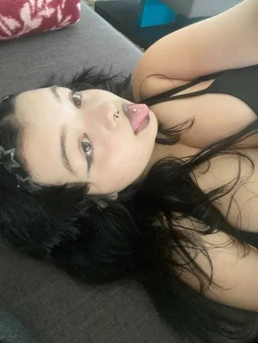 Goth slut Helena image 2